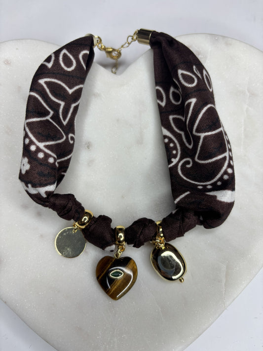 Collar Lari